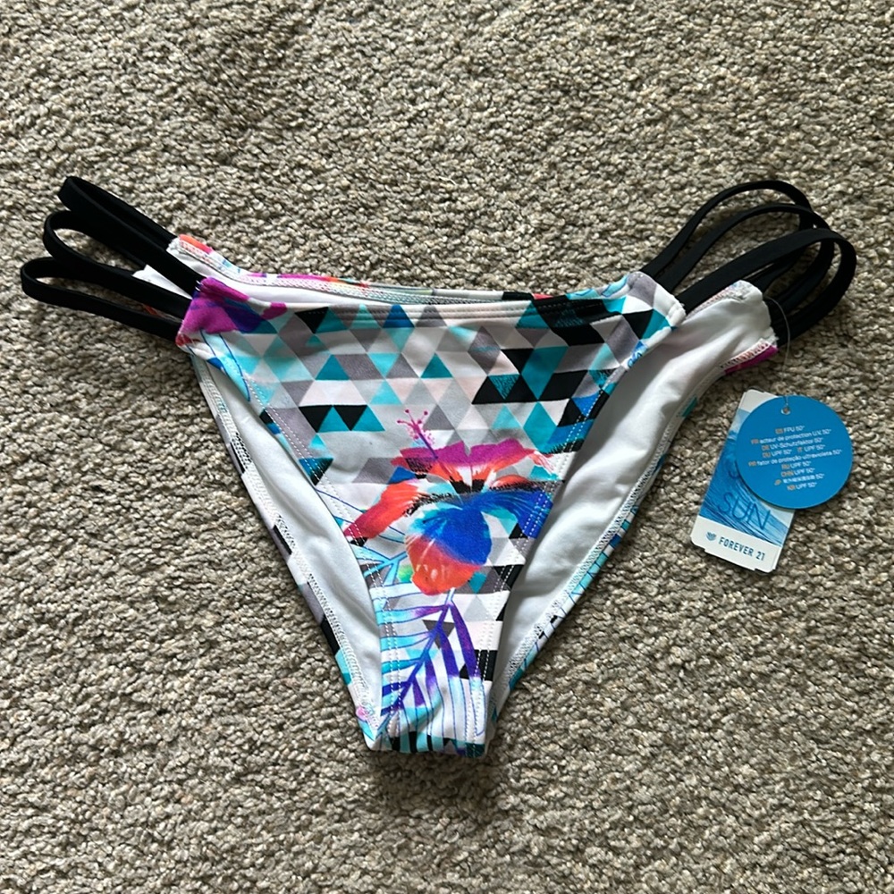 Forever 21 Bikini Bottom NWT Size Medium